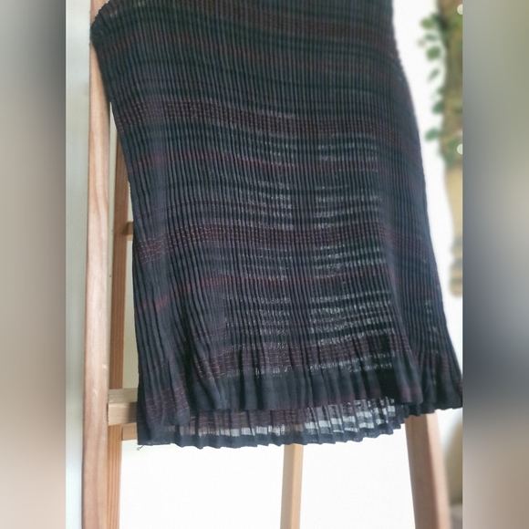 Sheer pleated striped top - Picture 4 of 4